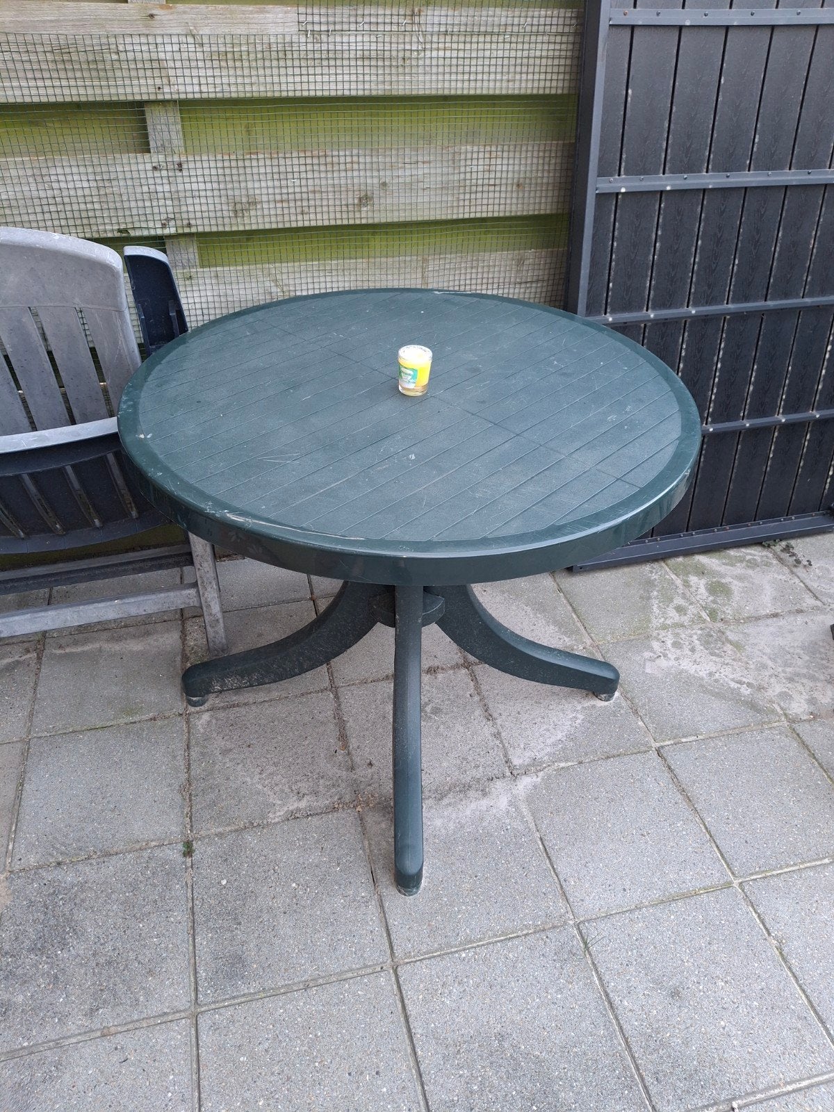 Gratis tuintafel - Groen kunststof, Ophalen, Gebruikt, Rond, Kunststof