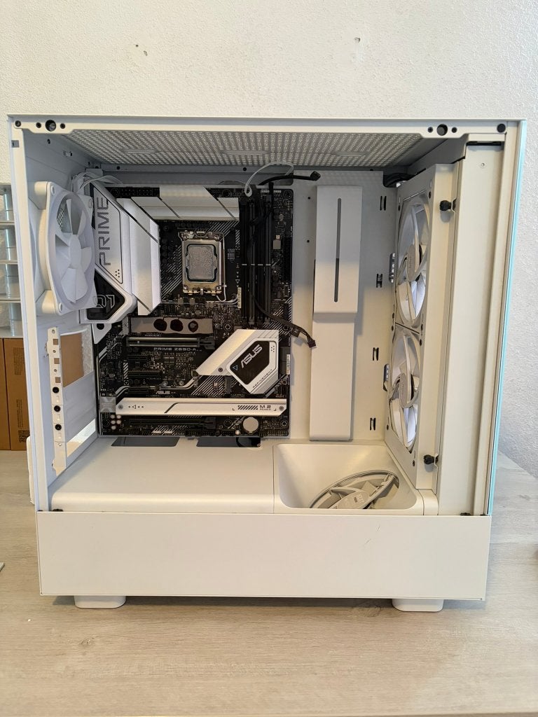 Witte NZXT pc-kast met ASUS Prime Z690-A moederbord en fans, Ophalen, Gebruikt, ATX, DDR5