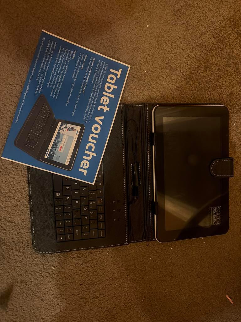 Nieuwe 9 inch tablet met toetsenbord en hoes, Ophalen of Verzenden