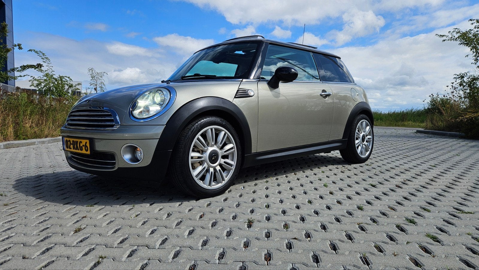 Mini 1.6 Cooper Automaat 2007  107500km, Auto's, 15 km/l, 4 cilinders, 4 stoelen, 49 €/maand