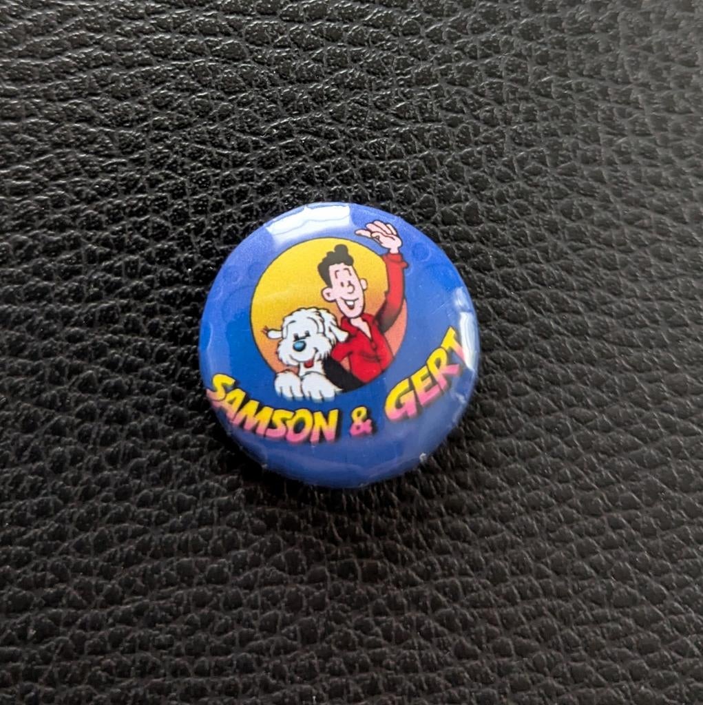 Samson & Gert - 25mm button - blauw, Verzamelen, Stripfiguren, Ophalen of Verzenden