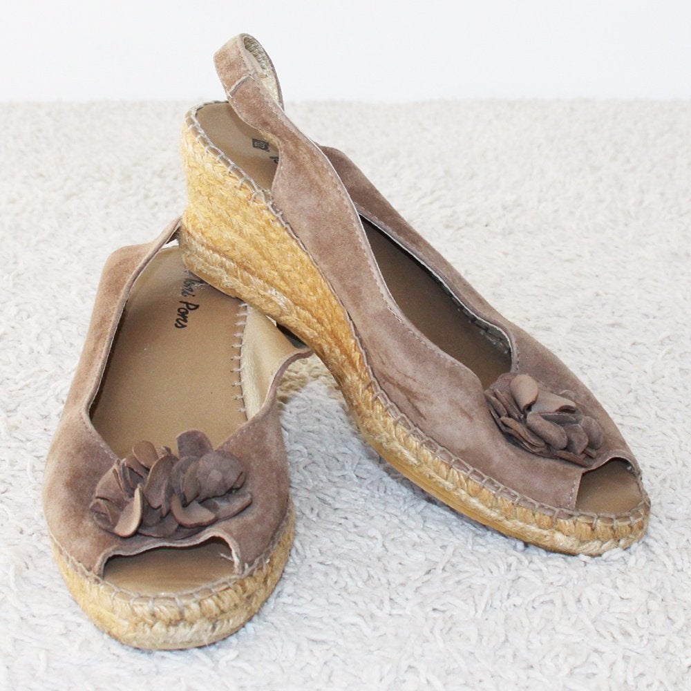 Mooie Suede Toni Pons Sleehakken (Maat 38) € 40,-, Bruin, Overige typen, Ophalen of Verzenden, Zo goed als nieuw