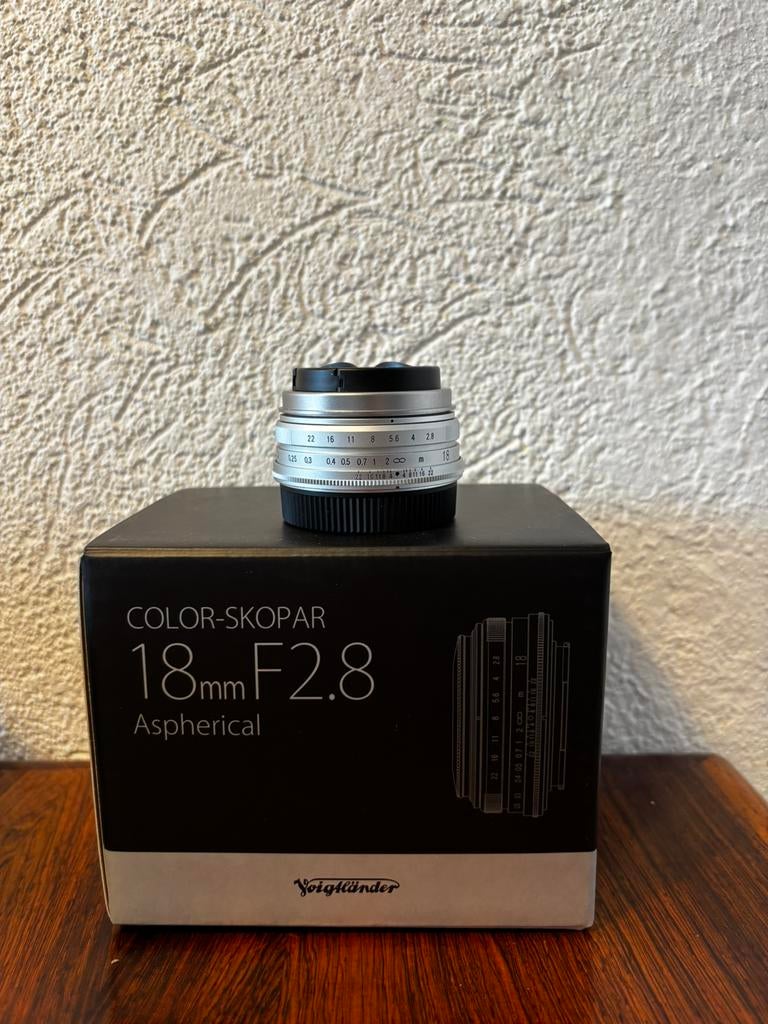 Voigtländer 18mm F/2.8 Fujifilm X zilver, Audio, Tv en Foto, Fotografie | Lenzen en Objectieven, Ophalen of Verzenden, Zo goed als nieuw