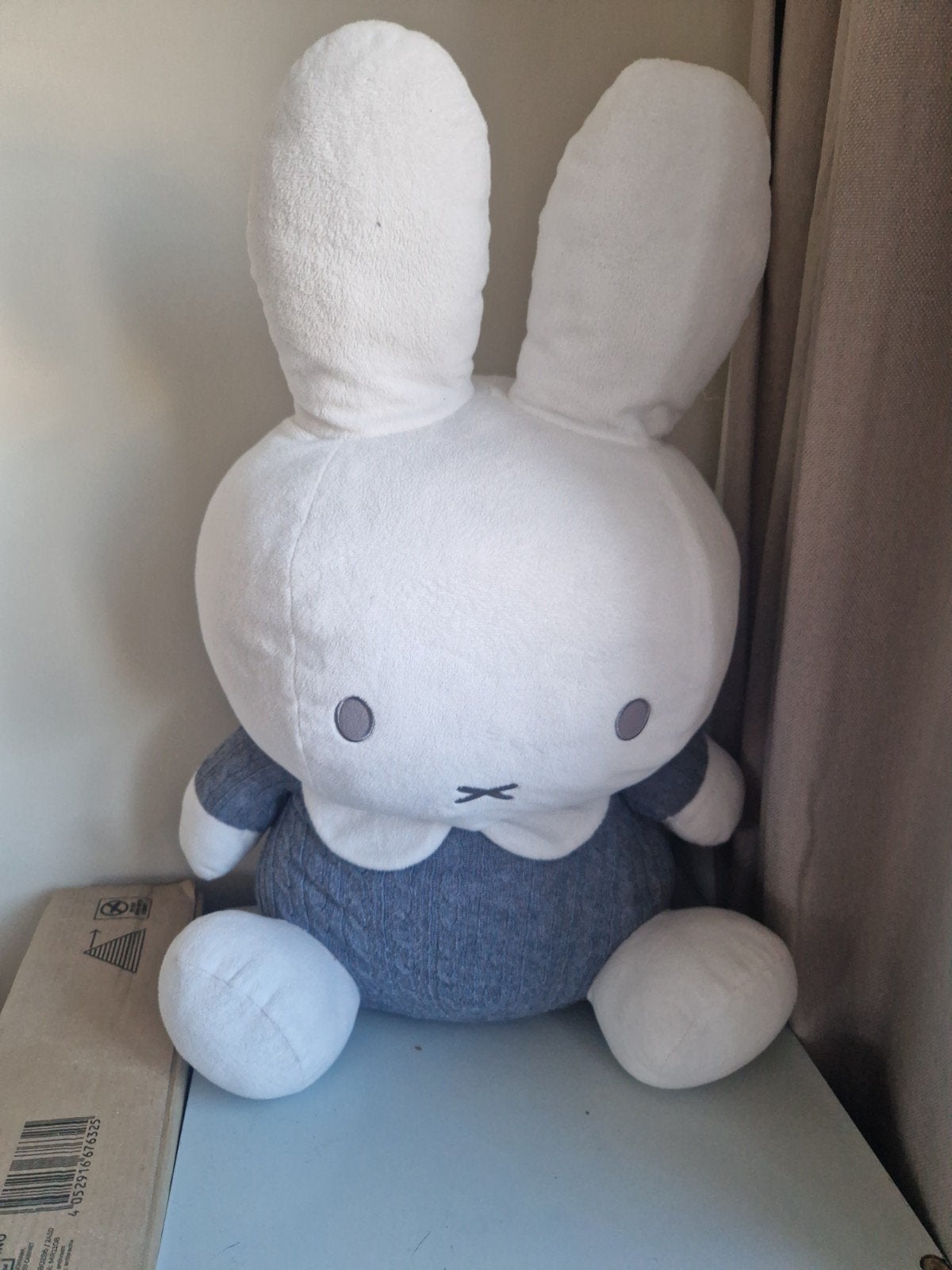 Grote Nijntje knuffel met blauwe trui, Konijn, Nijntje, Ophalen of Verzenden, Zo goed als nieuw