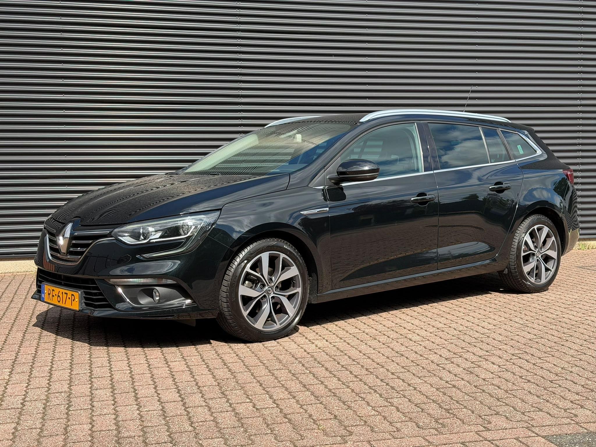 Renault Mégane Estate 1.2 TCe Bose / Trekhaak / Massage / A, Gebruikt, Euro 6, 4 cilinders, Zwart