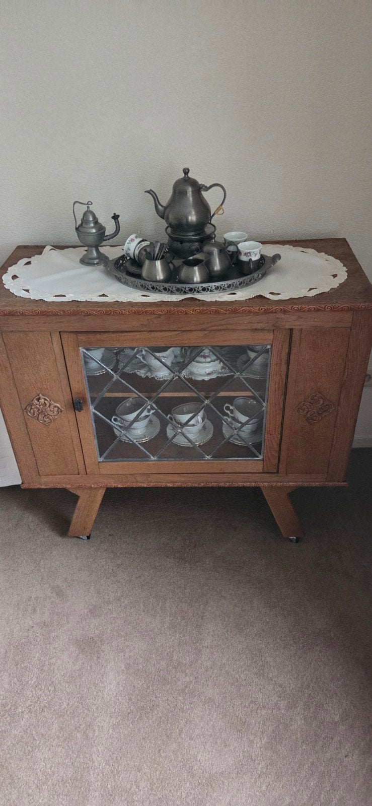 Antiek theeservies en dressoir, Ophalen