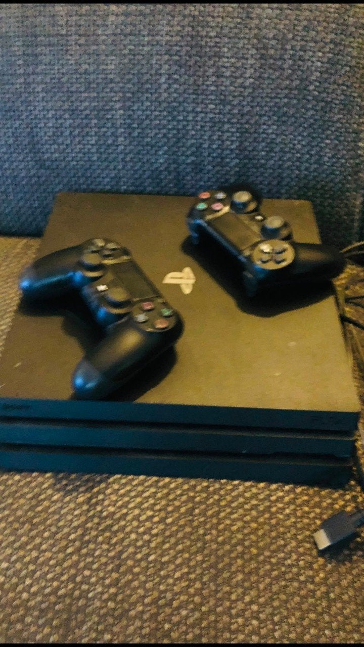 PlayStation 4 Pro met 2 controllers, Spelcomputers en Games, Spelcomputers | Sony PlayStation 4, Ophalen of Verzenden, Zo goed als nieuw
