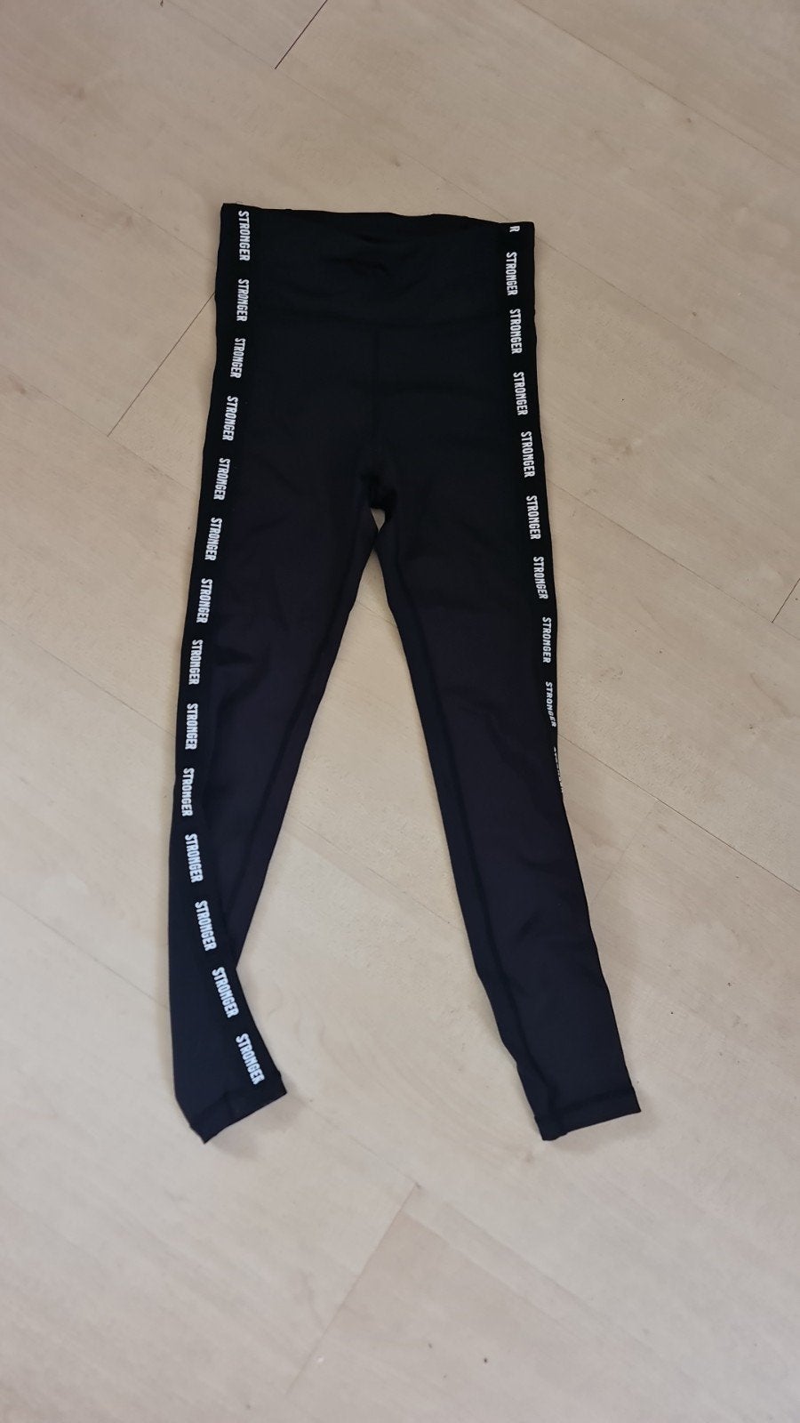 Stronger sportlegging XS met pocket, zo goed als nieuw, Kleding | Dames, Sportkleding, Zwart, Ophalen of Verzenden, Stronger, Maat 34 (XS) of kleiner