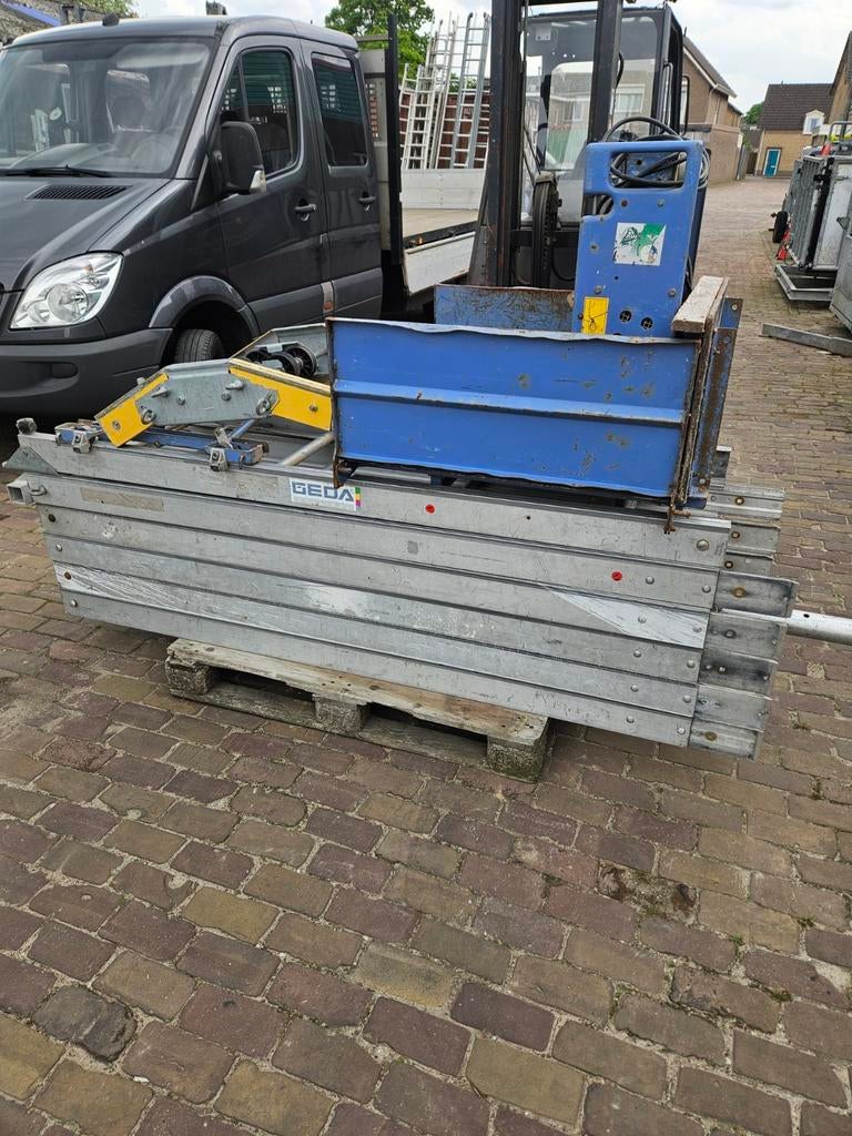 Geda 250 comfort ladderlift 12 mtr met knikstuk, Doe-het-zelf en Verbouw, Ophalen, Gebruikt, ., Bouwlift