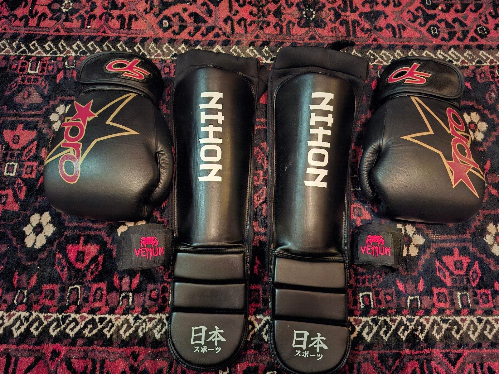 Kickboks Spullen: Shin Guards, Boxing Gloves & Wrist Wraps, Ophalen, Overige, Maat L, Zo goed als nieuw