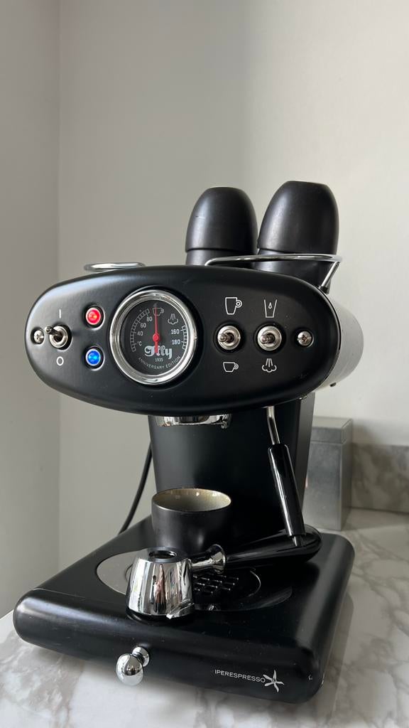 Black Illy Iperespresso machine 1935 Anniversary Edition, Ophalen of Verzenden, Gebruikt, Overige merken, Overige typen