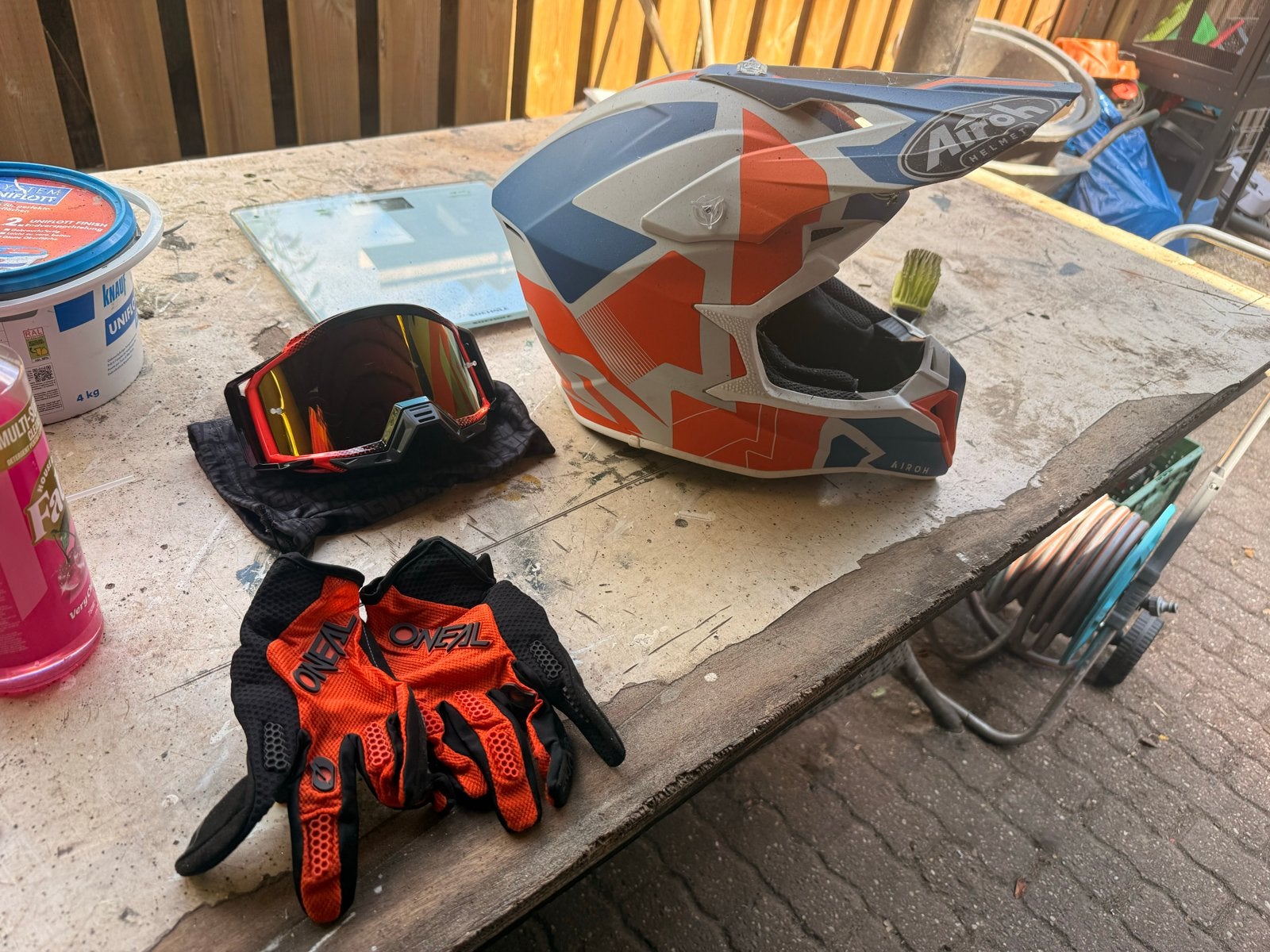 Airoh crosshelm, crossbril, handschoenen – zo goed als nieuw, Ophalen, L, Tweedehands, Heren