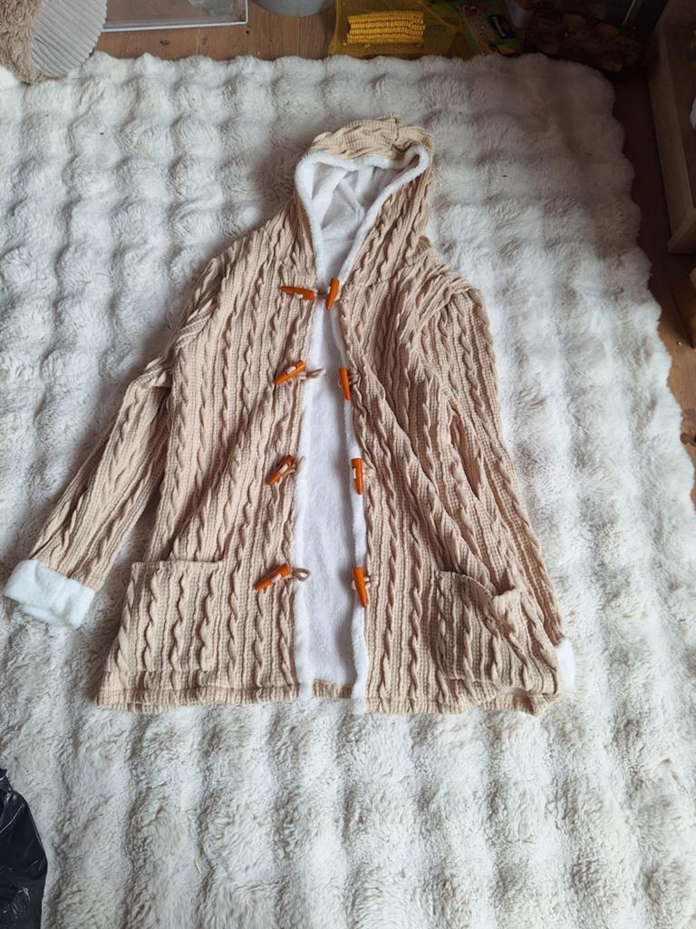 Gebreid vest met capuchon en teddy voering, Kleding | Dames, Truien en Vesten, Maat 38/40 (M), Beige, Ophalen of Verzenden, Onbekend