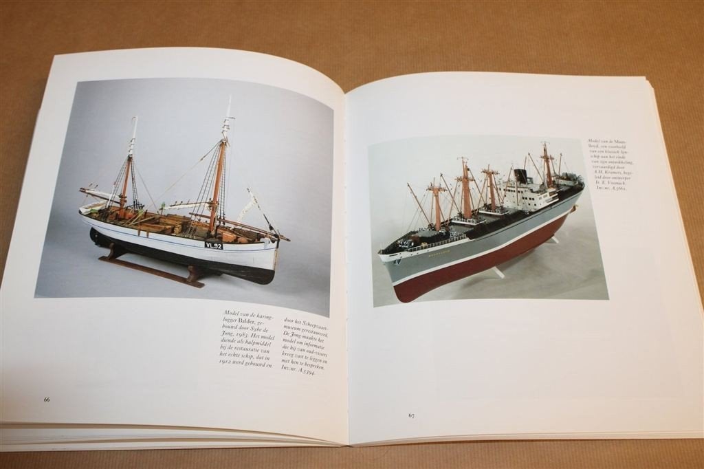Schepen in het Klein — Historische Scheepsmodellen — Boek, Gebruikt, -, -, Ophalen of Verzenden