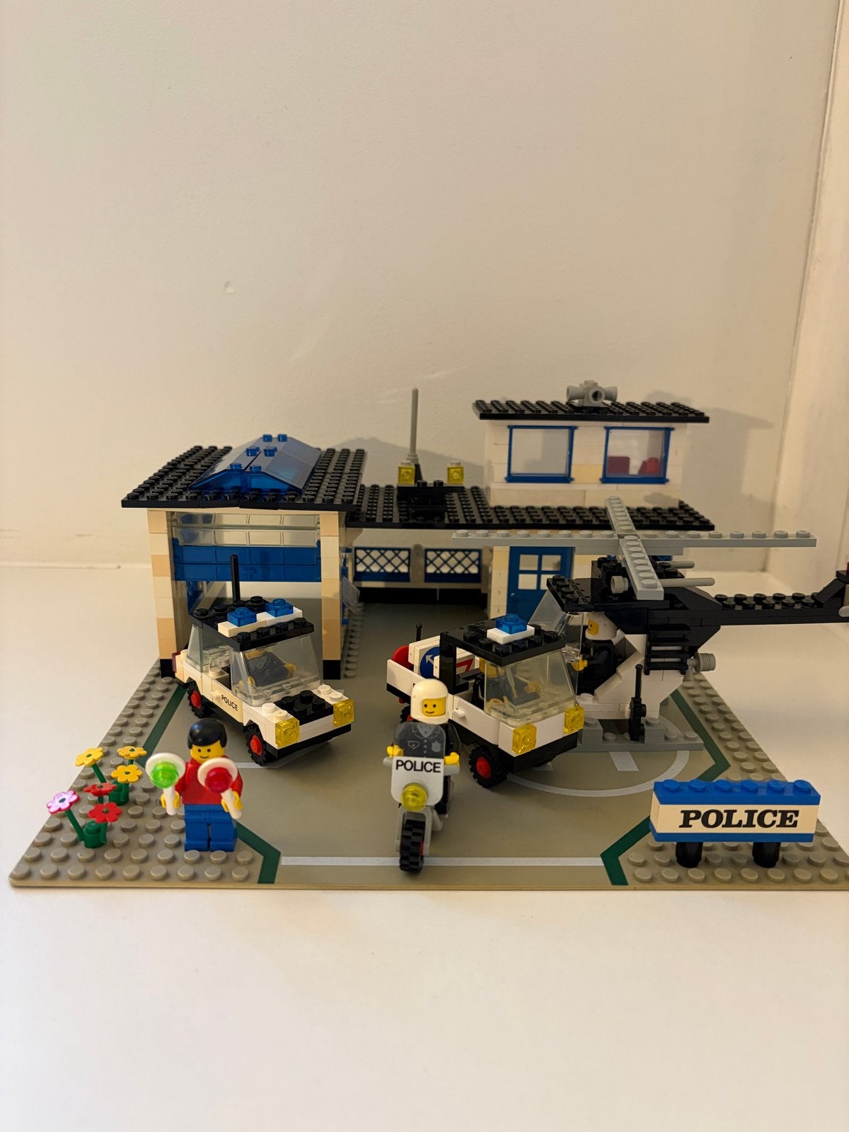 Lego Legoland Politiebureau 6384 & Politieauto 6632, Ophalen of Verzenden, Gebruikt
