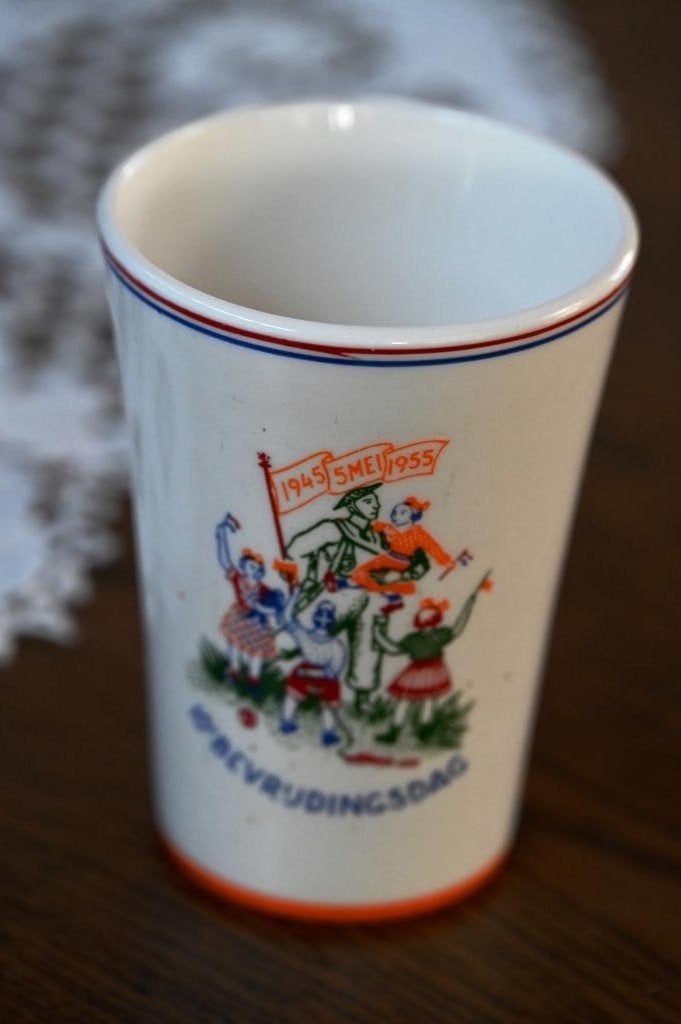 Beker bevrijdingsdag 1955 P.Regout, Ophalen of Verzenden