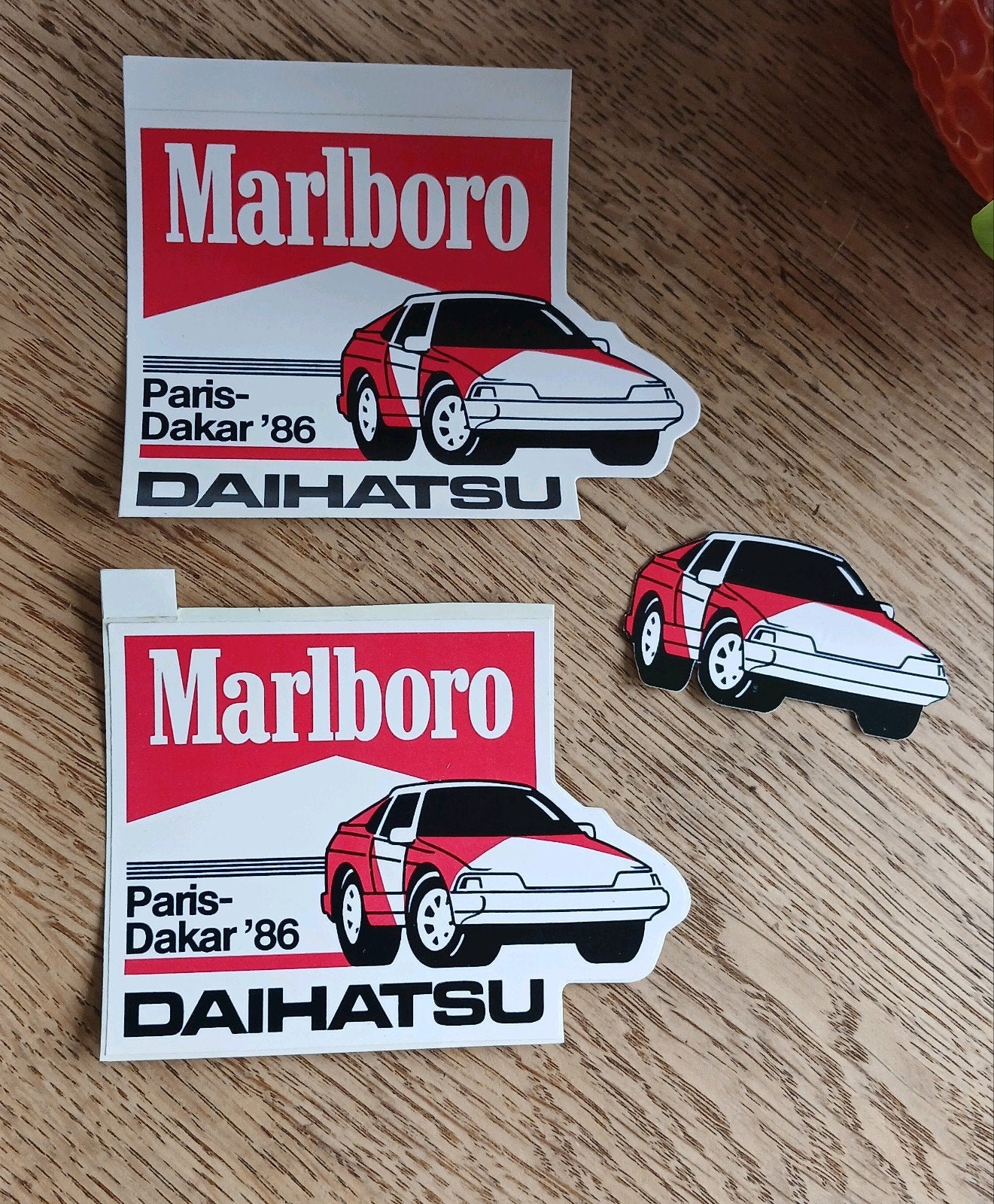 Stickers Marlboro Daihatsu Paris-Dakar 1986, Verzamelen, Stickers, Ophalen of Verzenden, Zo goed als nieuw