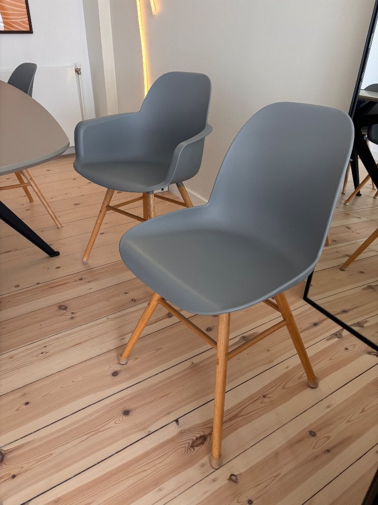 Vier stoelen Zuiver ‘Albert Kuip’, Ophalen, Kunststof, Gebruikt, Grijs