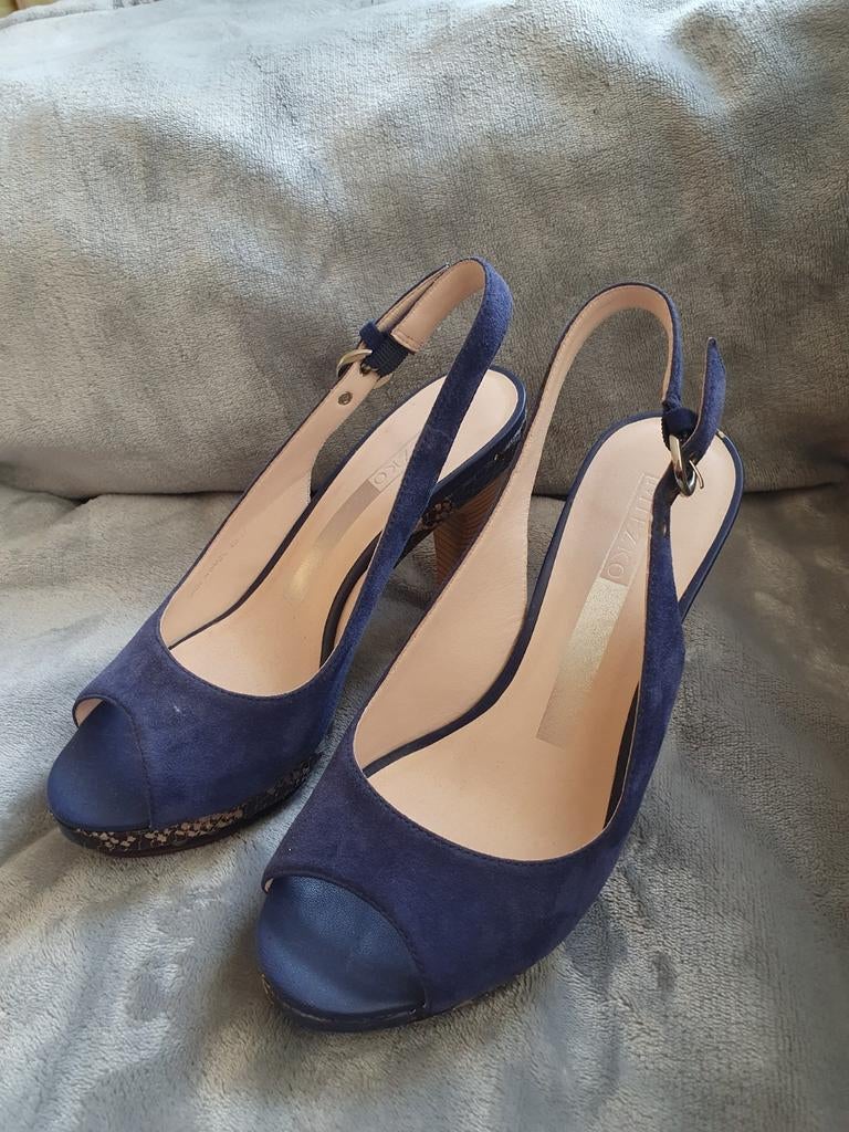 Miezko blauwe suède peep-toe pumps slingback maat 37, Kleding | Dames, Schoenen, Ophalen of Verzenden, Zo goed als nieuw, Blauw