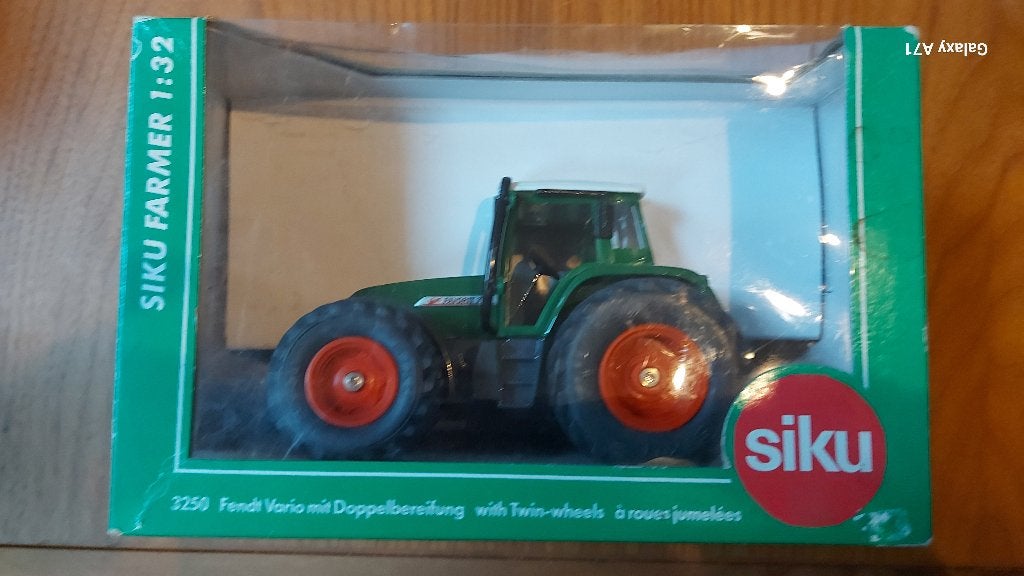 Siku 3250 Fendt 716 vario met dubbellucht banden, Ophalen of Verzenden, Zo goed als nieuw, Tractor of Landbouw, SIKU