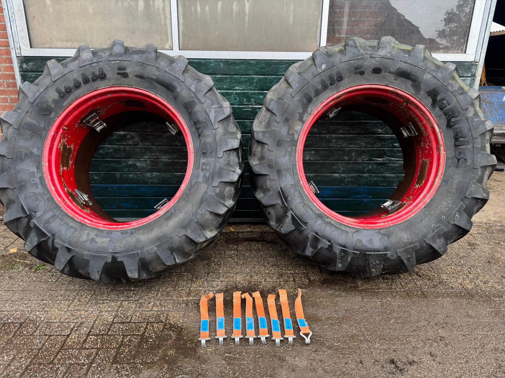 Dubbellucht michelin 20.8R38, Ophalen