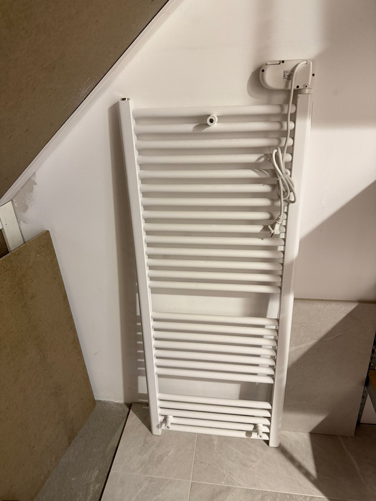 Zehnder Aura Elektrische Handdoekradiator 750W – 122,6x50cm, Ophalen, Radiator, Nieuw, Minder dan 60 cm