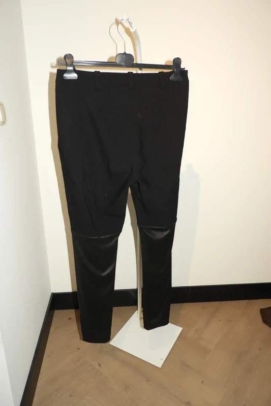 Annette Gortz zwarte broek leder look deel onderkant mt 40, Kleding | Dames, Maat 38/40 (M), Verzenden, Zwart, Zo goed als nieuw