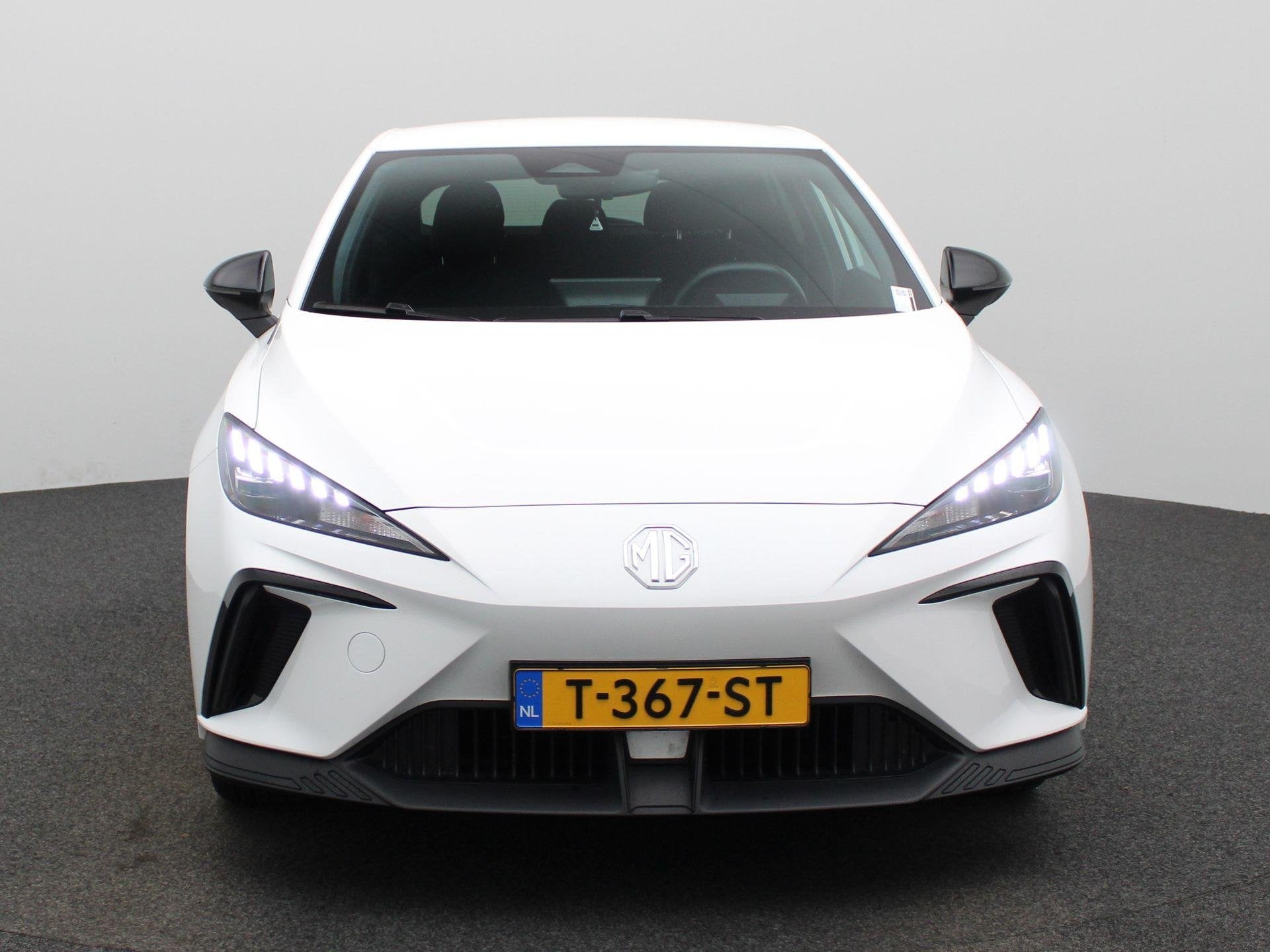 MG MG4 Electric Comfort 64 kWh | Automaat | Navigatie | Clim, Auto's, Achterwielaandrijving, Gebruikt, Leder en Stof, Wit
