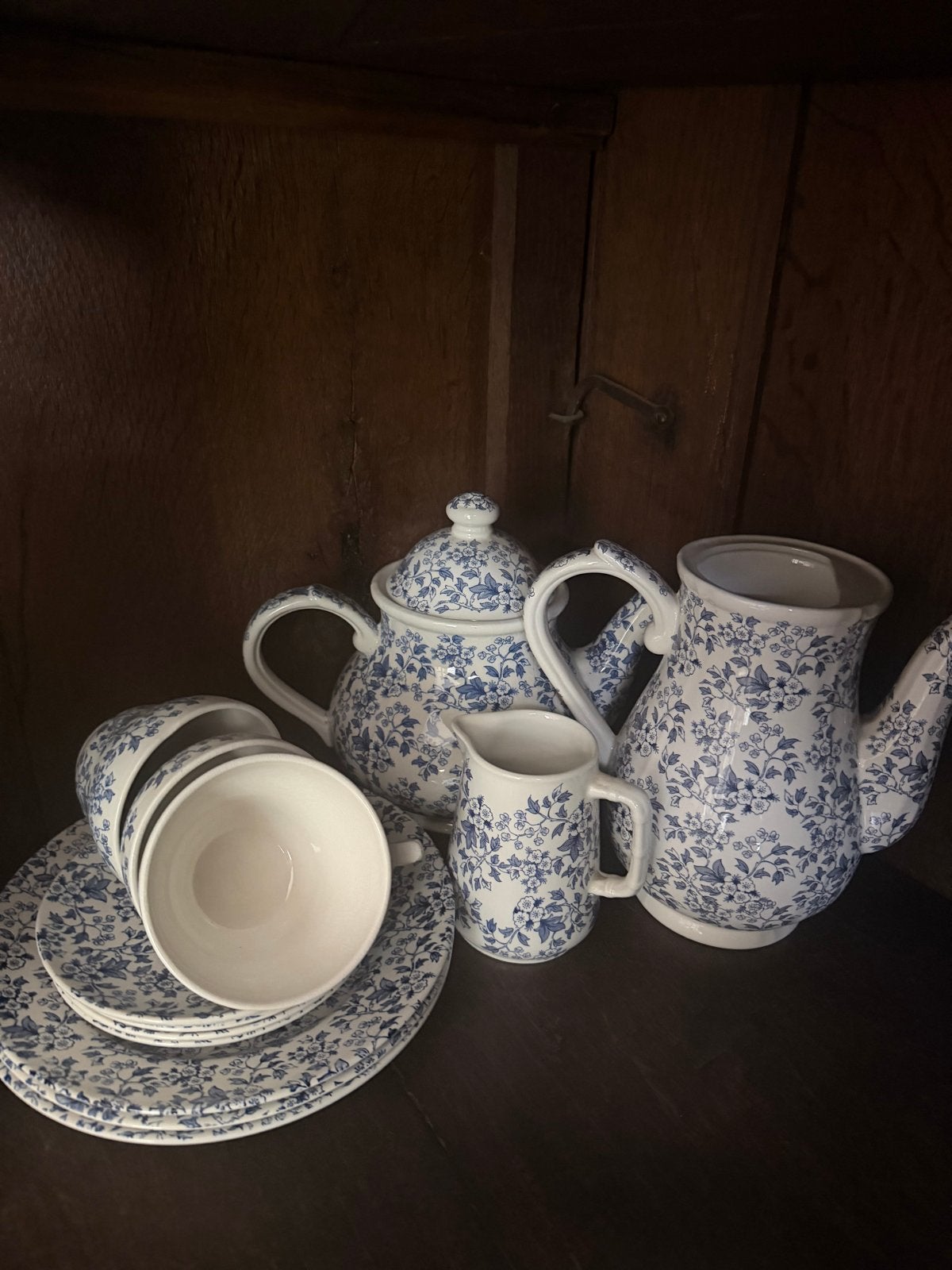 Diverse serviezen: blauw-wit, goudkleurig en wit spiraal, Antiek en Kunst, Antiek | Servies compleet, Ophalen of Verzenden