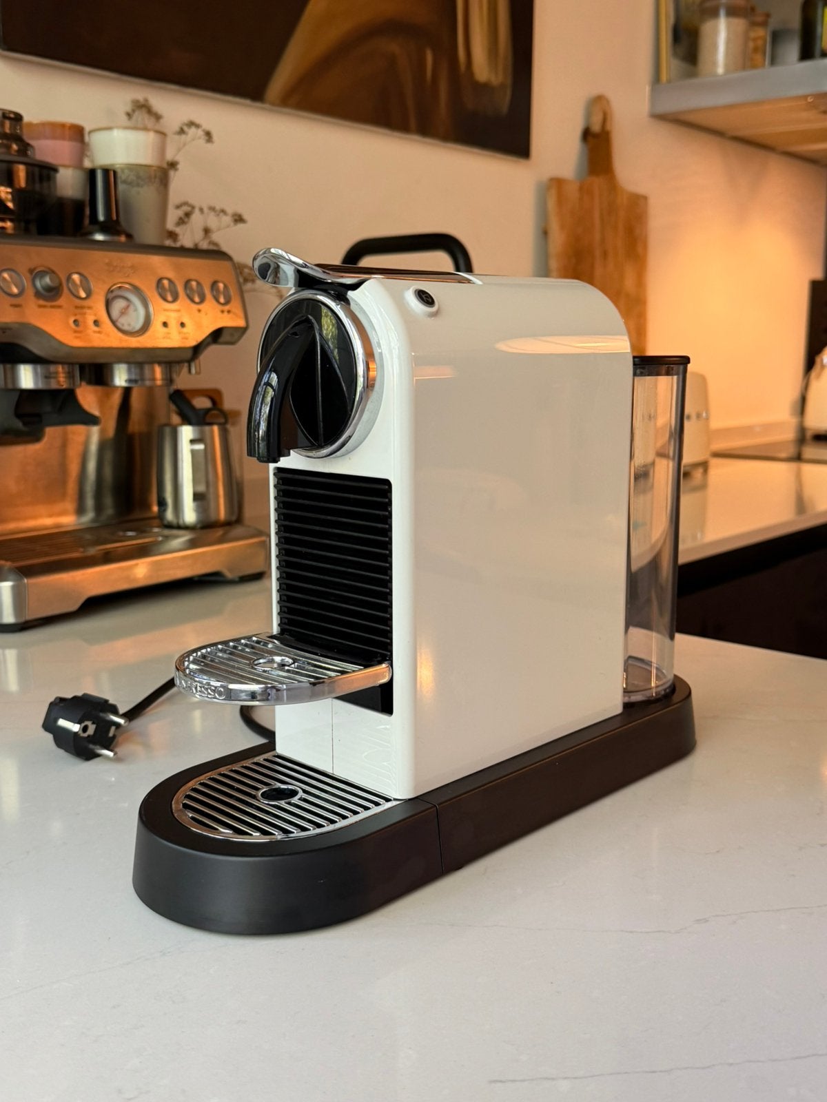 Beige Nespresso Koffiezetapparaat, Ophalen, Zo goed als nieuw, Koffiemachine