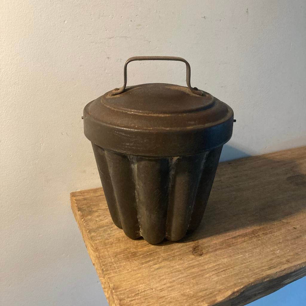 Oude cakevorm met deksel - Decoratief of functioneel, Ophalen of Verzenden