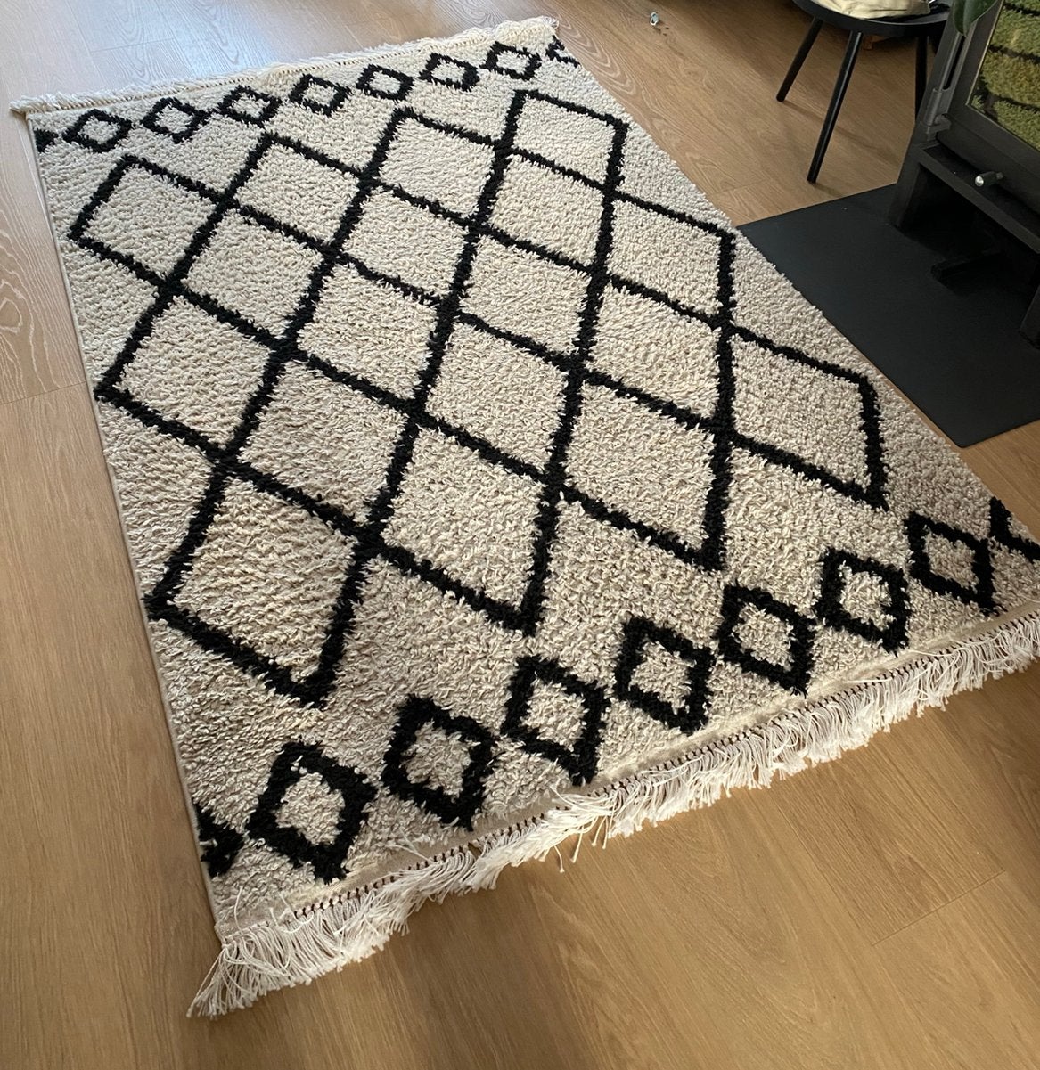 Vloerkleed hoogpolig zwart / wit ruiten, Ophalen, Gebruikt, Wit, 200 cm of meer