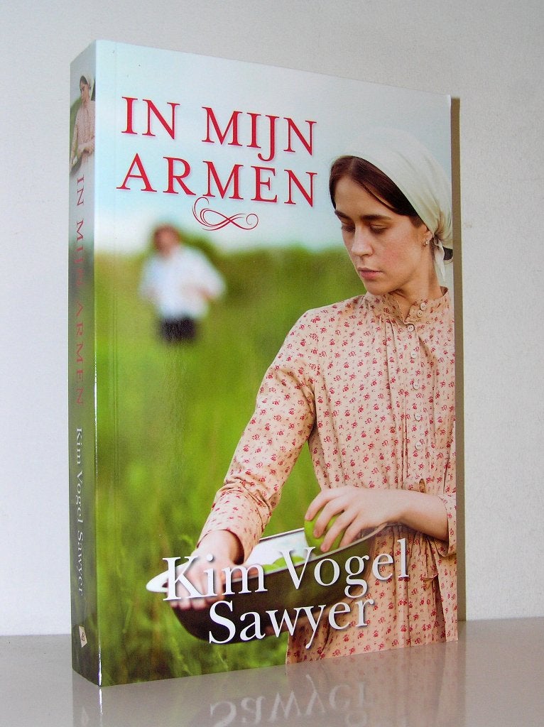 Kim Vogel Sawyer - In mijn armen (Mennonieten roman), Ophalen of Verzenden, Zo goed als nieuw