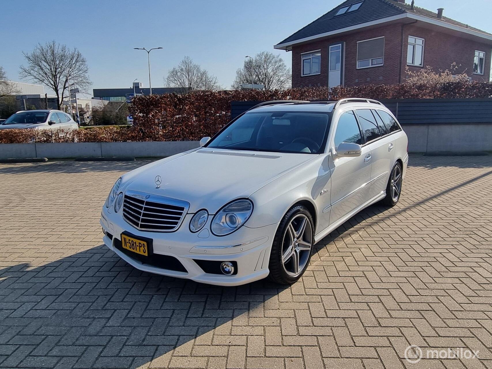 Mercedes E63 AMG Estate Designo Mystic wit (bwjr 2007), Automaat, Achterwielaandrijving, Leder, 514 pk