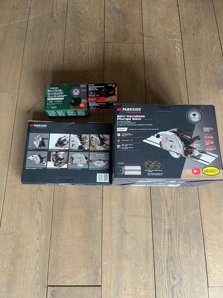 Invalzaag nieuw in doos met oplader en accu, Invalzaag, Nieuw, Ophalen of Verzenden, 30 tot 70 mm