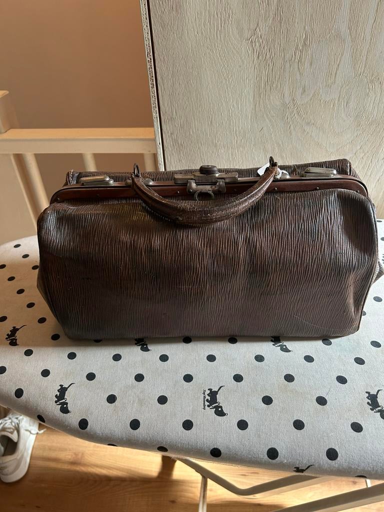 Brocante oude leren dokters tas , nog gaaf, 40 tot 60 cm, Gebruikt, 20 tot 30 cm, Bruin