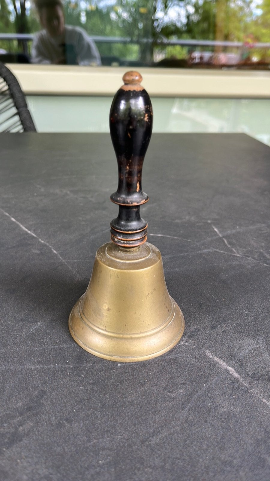 Antieke koperen handbel met houten handvat, Antiek en Kunst, Antiek | Koper en Brons, Ophalen of Verzenden