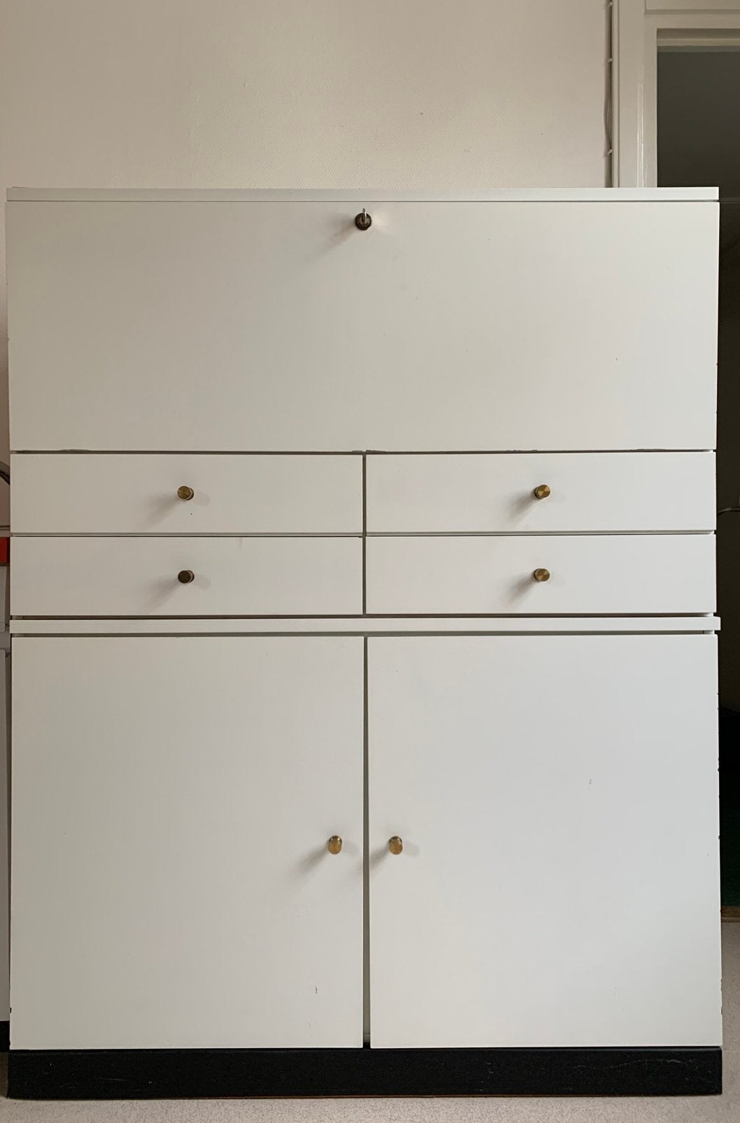 Kast met twee deuren, 4 laden en twee vakken met sluitklep, Ophalen, Overige materialen, Gebruikt, 100 tot 150 cm