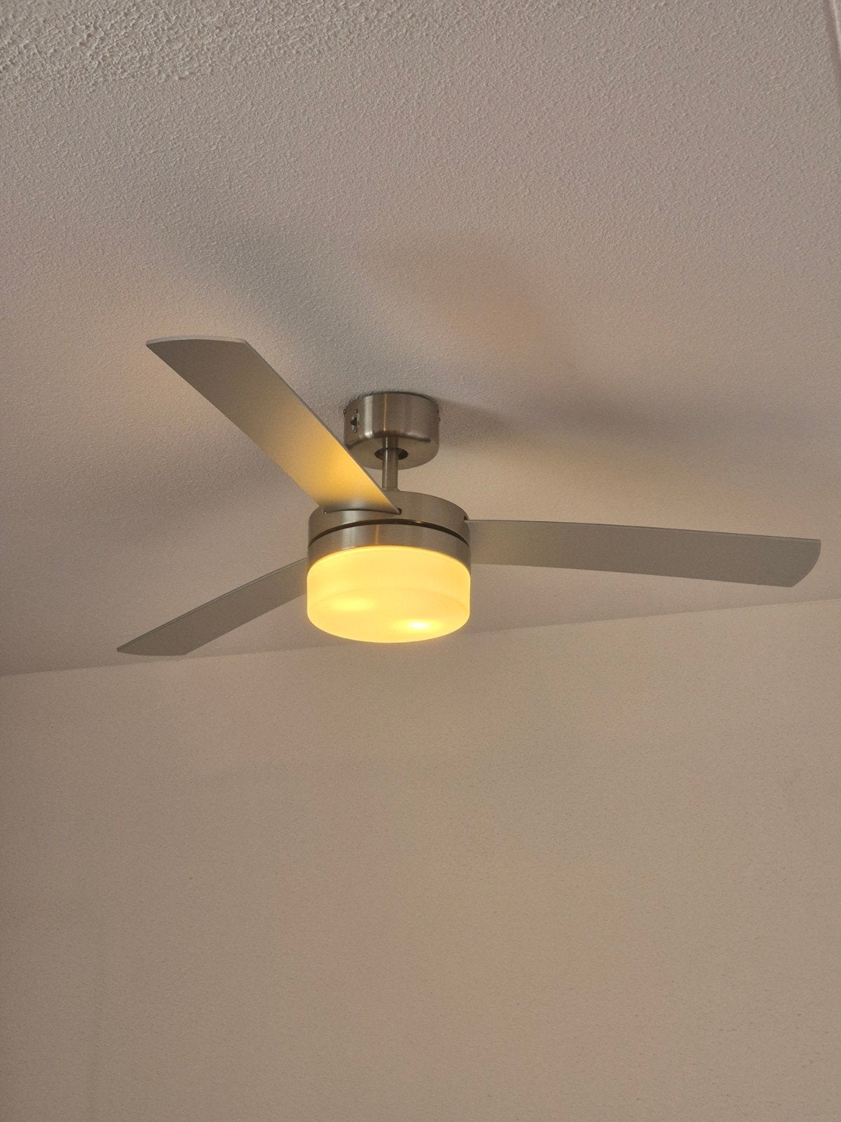 Plafondventilator met verlichting en afstandsbediening, Ophalen, Zilver, Gebruikt, Plafondlamp