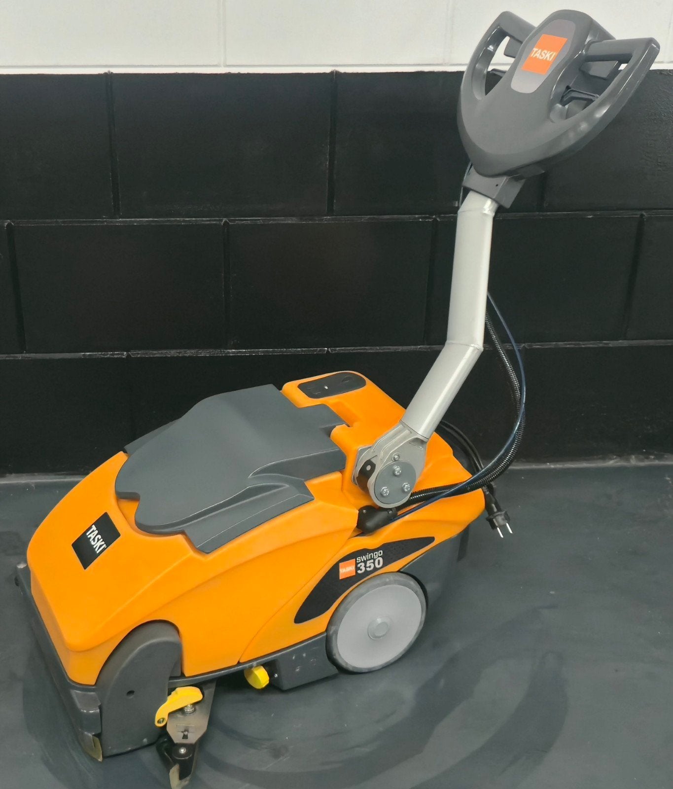Taski Swingo 350 B Schrobzuigmachine -  Vloerrei, Witgoed en Apparatuur, Overige merken, Gebruikt, Ophalen of Verzenden, Vloerreiniger