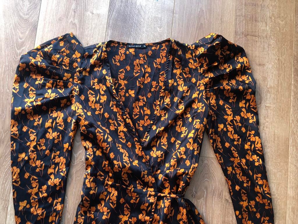 Prachtige wikkeljurk, Ophalen of Verzenden, Zo goed als nieuw, Maat 34 (XS) of kleiner, Onder de knie
