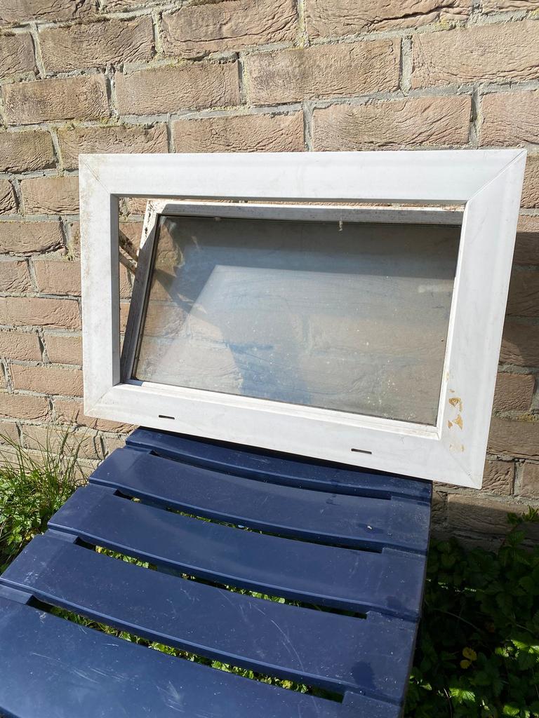 Kunststof kozijnen: 1 draai-kiep, 1 valraam, Ophalen, Gebruikt, Gevelraam of Ruit, Minder dan 80 cm