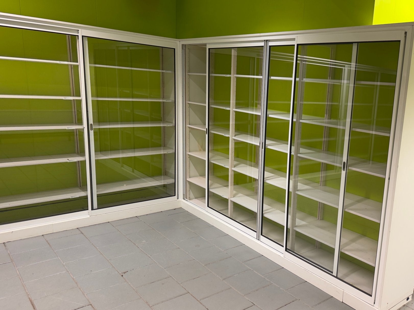 LUNDIA design 18 METER stelling- en vitrinesysteem MUSEUM, Grenenhout, 300 cm of meer, Ophalen of Verzenden, |