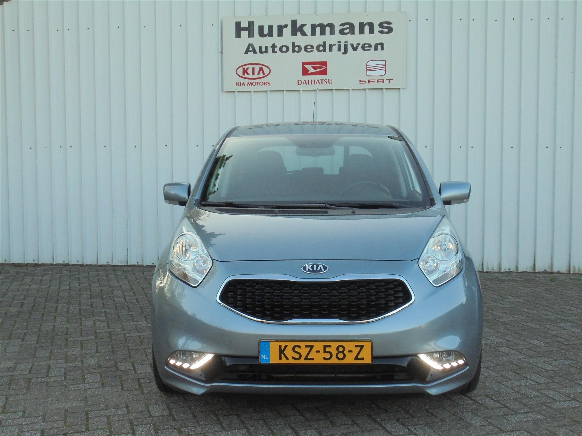 Kia Venga 1.6i AUTOMAAT HOGE INSTAP NAVI - CAMERA ENZ, Auto's, Automaat, Dealer onderhouden, Stof, Gebruikt