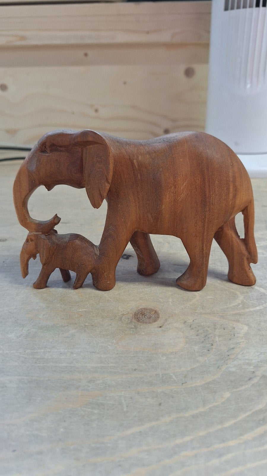 Houten olifant met kalf - Handgesneden sculptuur, Ophalen of Verzenden, 20 - 50 cm, Beeld, Hout