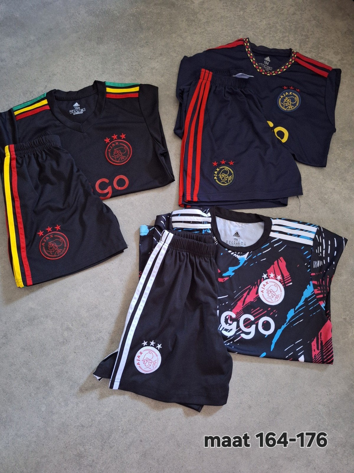 Voetbaltenues maat 164 en 176, Maat XS of kleiner, Ophalen of Verzenden, Shirt