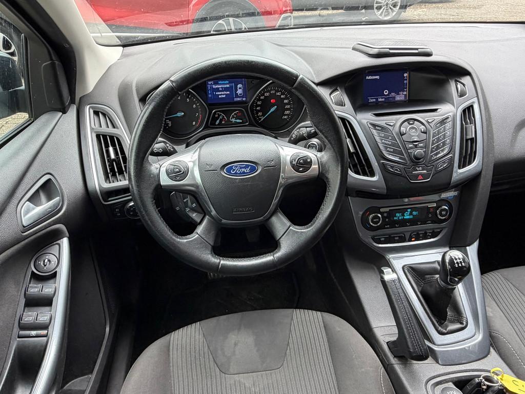 Ford Focus Wagon 1.0 101PK Trekhaak,Navi,Clima,CruiseControl, Auto's, Euro 5, Gebruikt, Zwart, Origineel Nederlands
