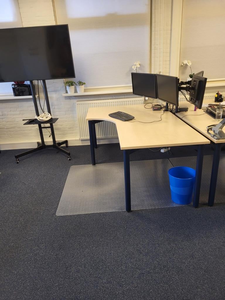 Vielhauer bureau tafels., Huis en Inrichting, Bureaus, Ophalen of Verzenden, Gebruikt, Overige merken, Computerbureau