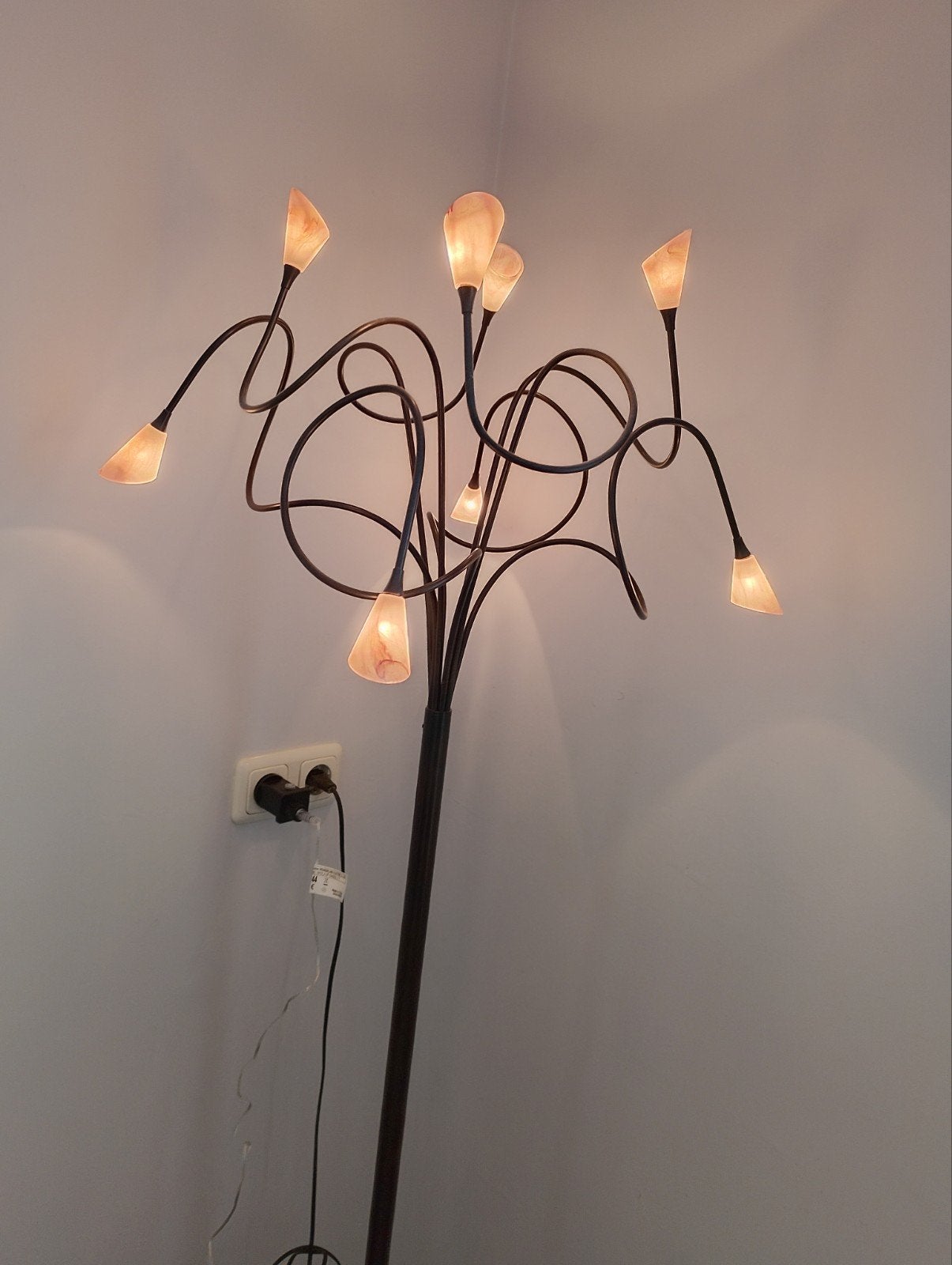 Halogeen vloerlamp

Met 8 kelkjes, Ophalen, Zo goed als nieuw, 150 tot 200 cm