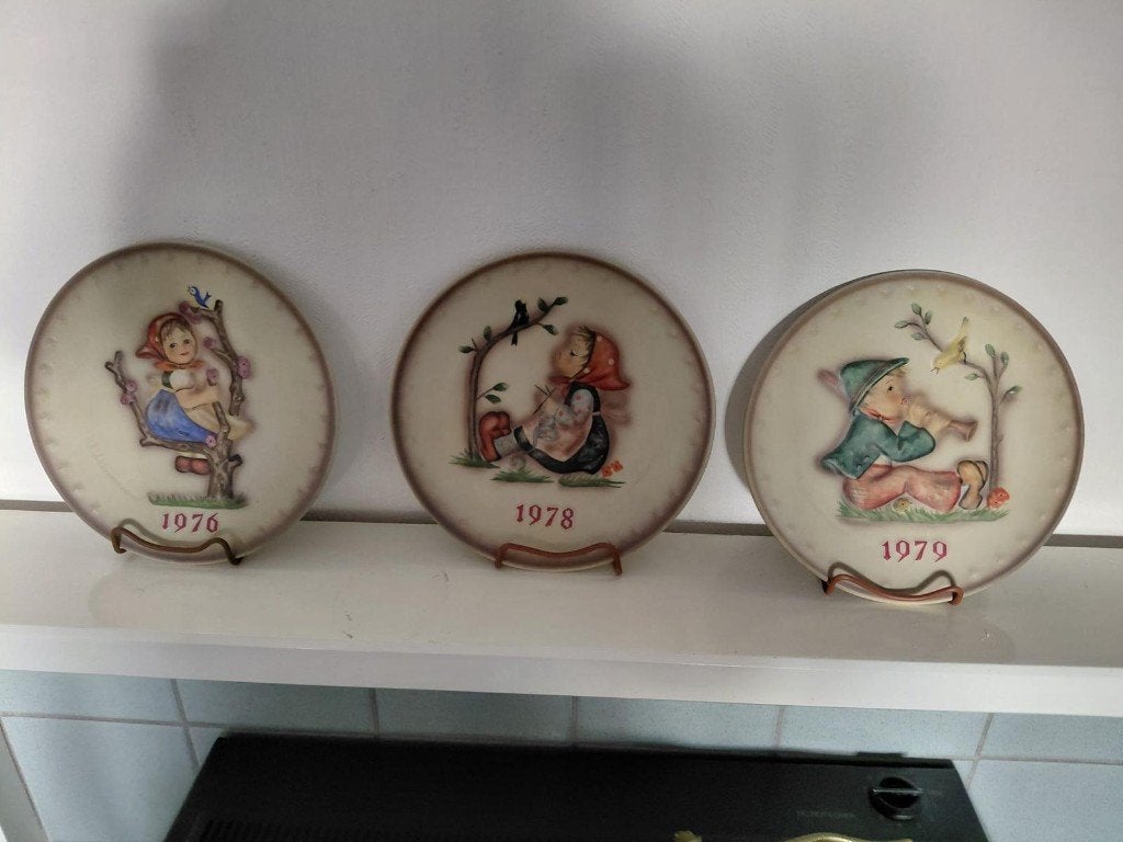 Set van 3 Hummel bordjes - 1976, 1978, 1979 - Goede staat, Ophalen, Zo goed als nieuw, Hummel